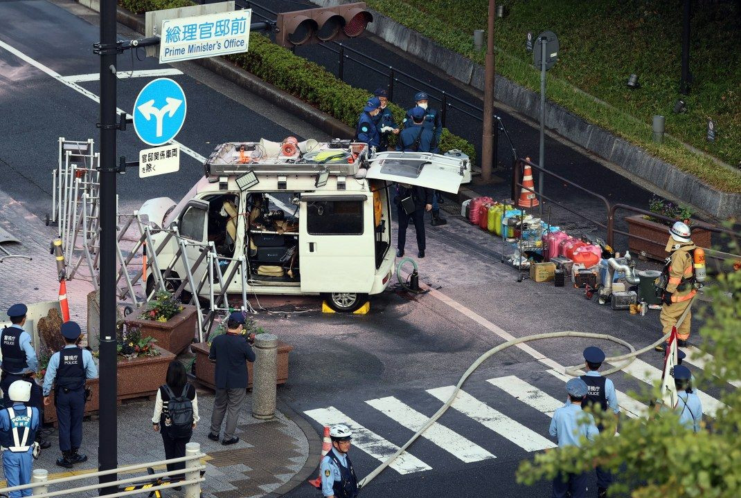 Japonya'da Başbakanlık Ofisi'ne saldırı - Sayfa 2