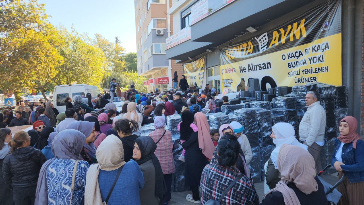 'Ne alırsan 100 TL' kampanyası izdiham oluşturdu! - Sayfa 1