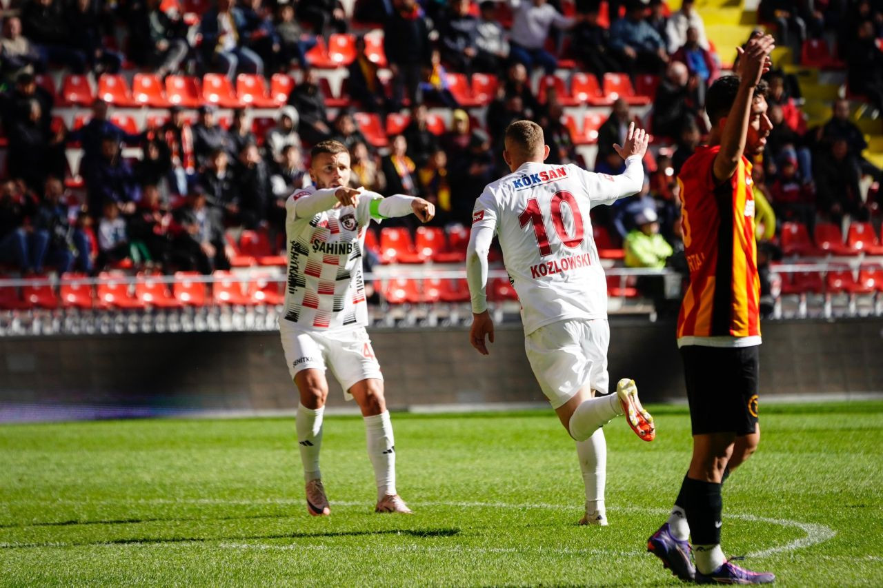 Trendyol Süper Lig: Kayserispor: 1 - Gaziantep FK: 2 (İlk yarı) - Sayfa 24