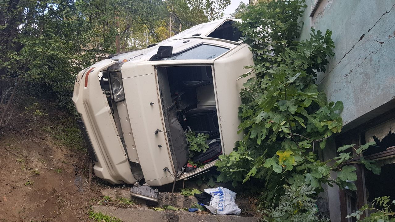 Karabük'te Kontrolden Çıkan Minibüs Devrildi: 7 Çocuk Yaralı! - Sayfa 1