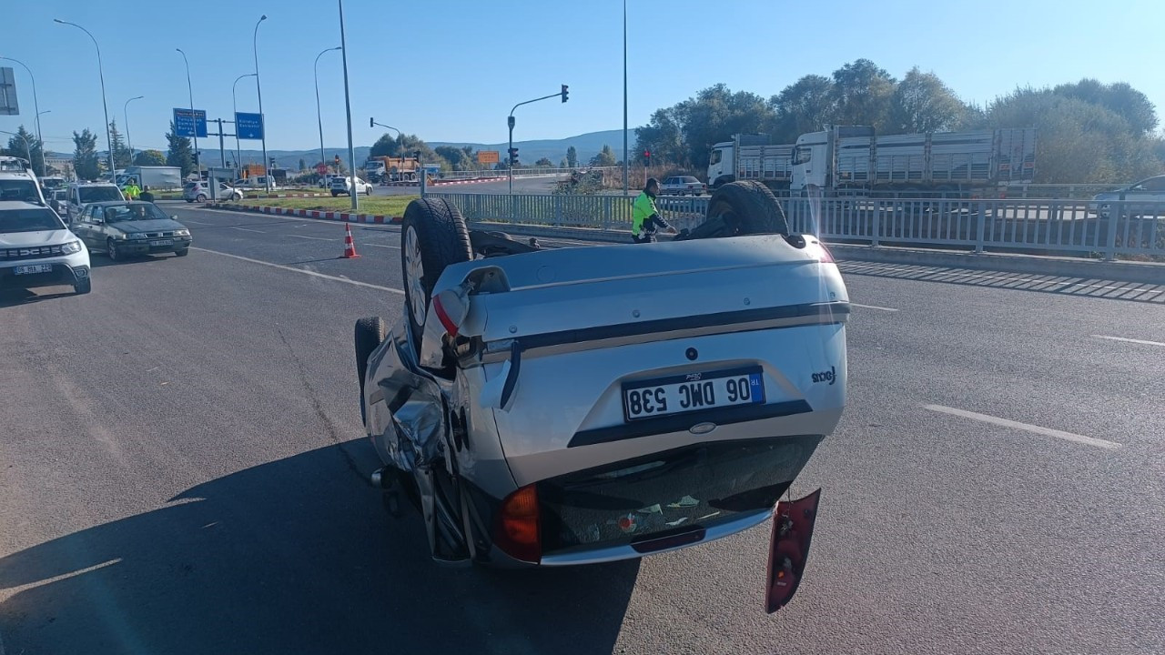 Kütahya'da Trafik Kazası: Otomobil ile Kamyonet Çarpıştı, 2 Yaralı