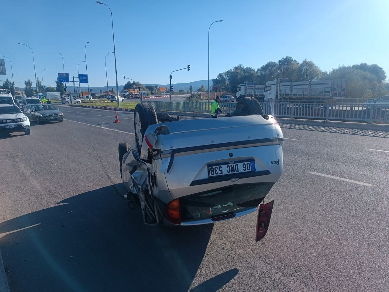 Kütahya'da Trafik Kazası: Otomobil ile Kamyonet Çarpıştı, 2 Yaralı - Sayfa 3