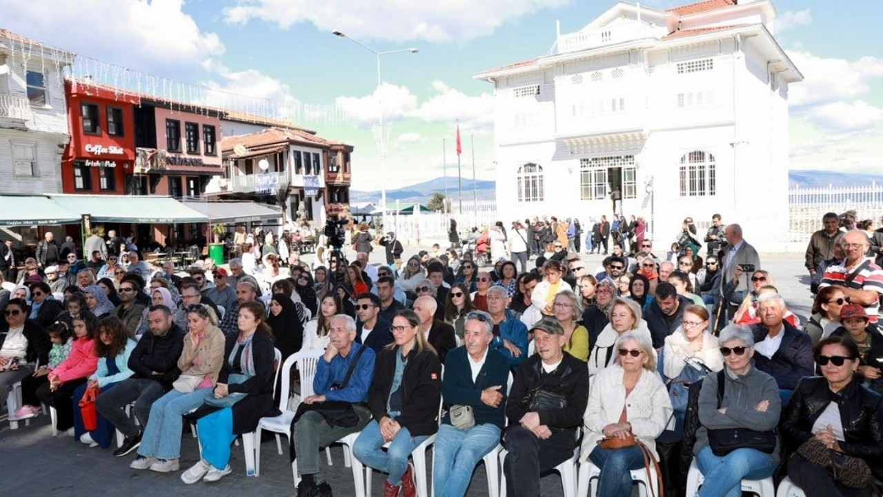 'Tiyatro Mudanya' izleyenlerden tam not aldı.