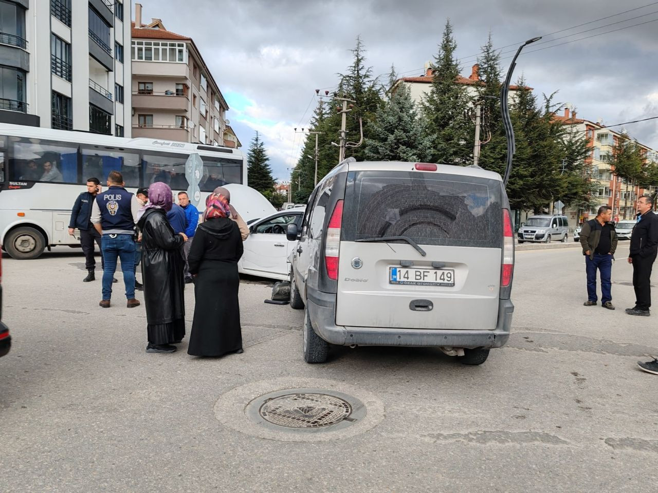 Bolu'da kaza: hafif ticari araç ile otomobil kavşakta çarpıştı! - Sayfa 3