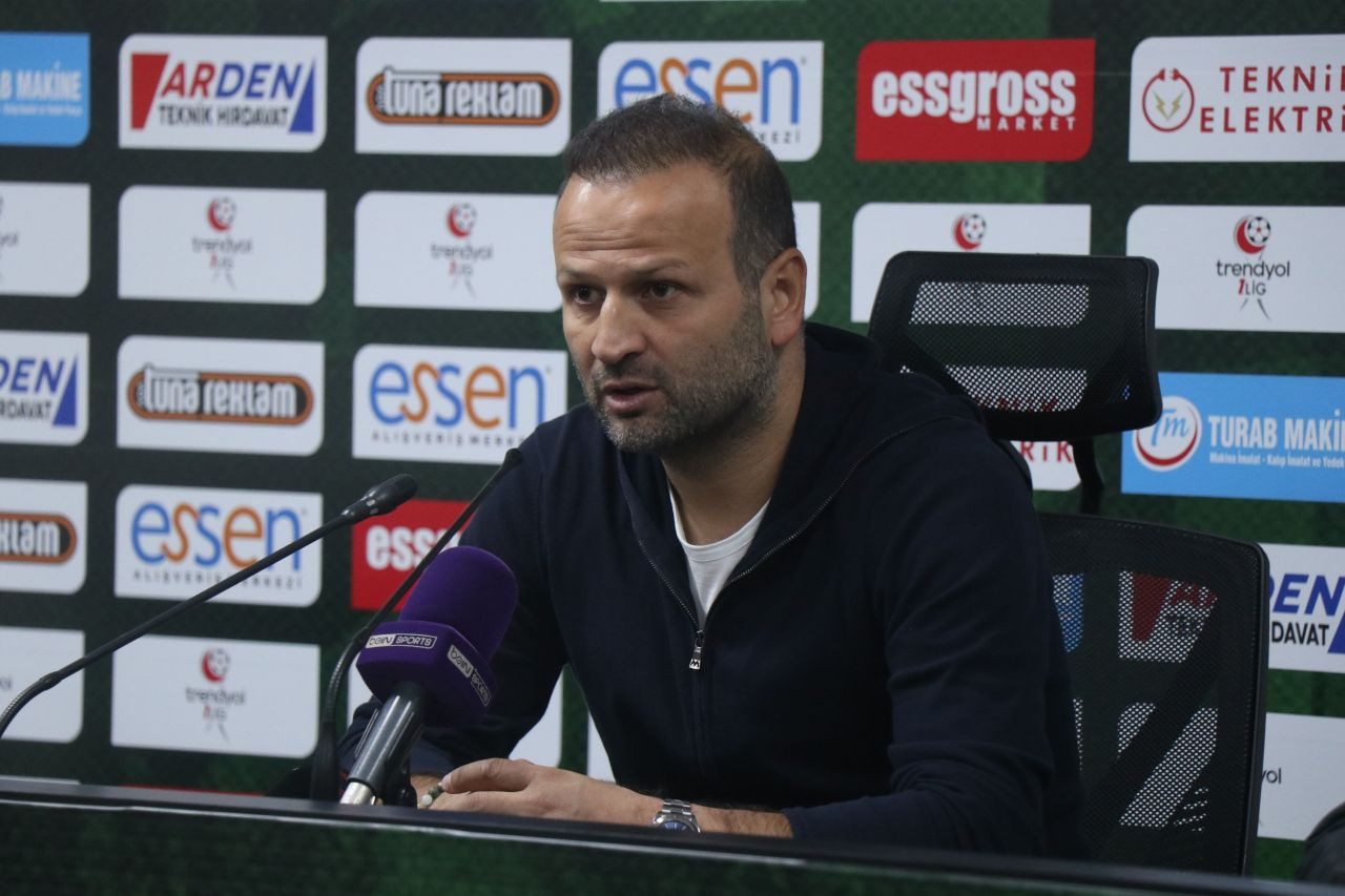 Sakaryaspor-İstanbulspor Maçı Sonrası Teknik Direktörlerden Yorumlar - Sayfa 1