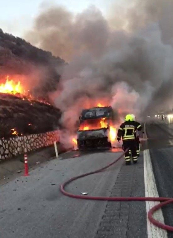 Mersin Otoyolunda Servis Aracı Yangını: Çalılara Sıçradı - Sayfa 3