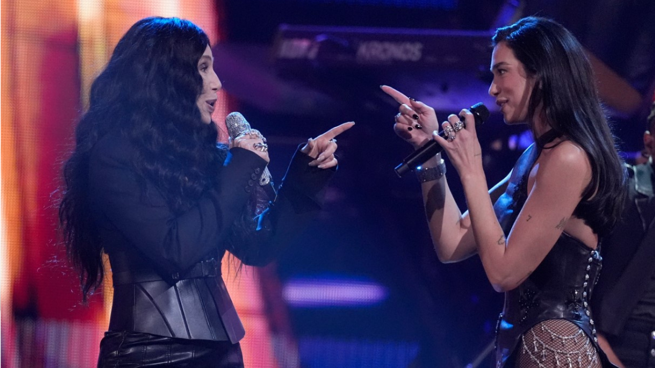 Cher ve Dua Lipa'nın Sahnede Sürpriz Buluşması: İki Nesil Bir Arada!