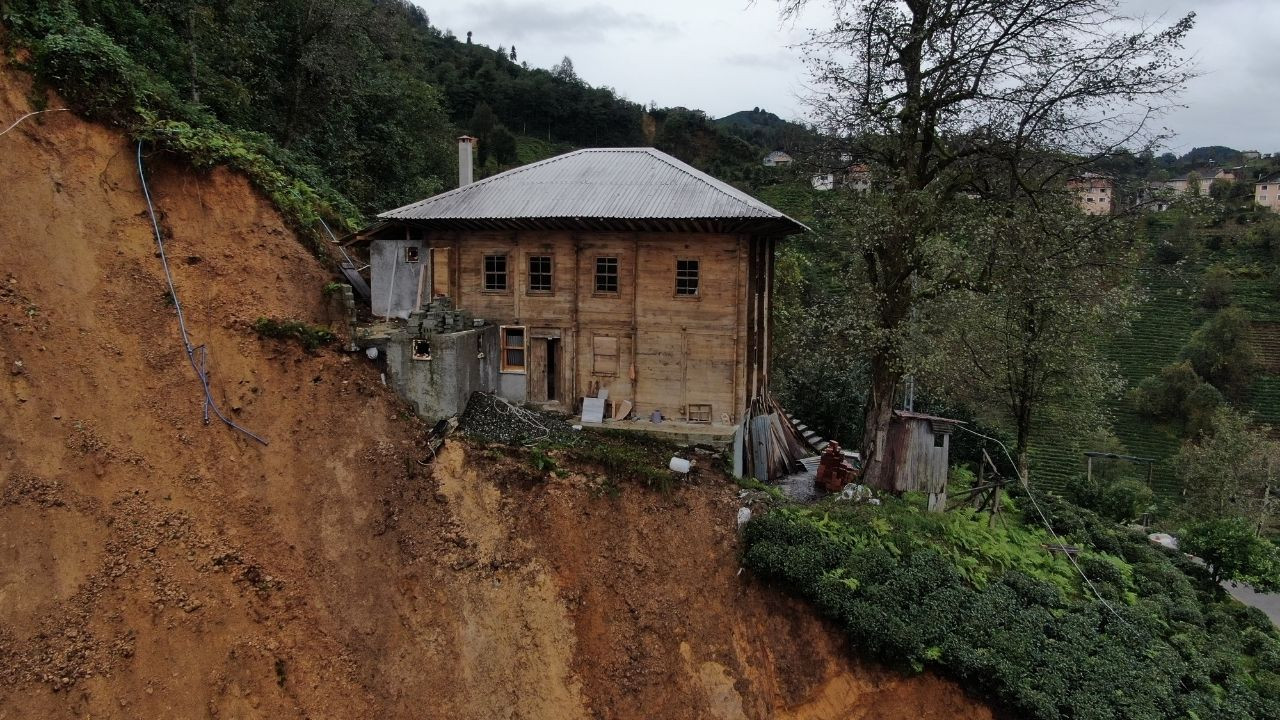 Rize'de heyelanın yaşandığı alan havadan görüntülendi - Sayfa 3