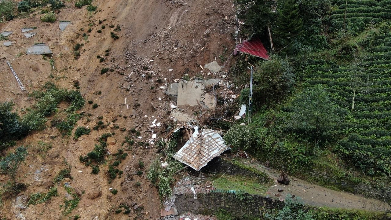 Rize'de heyelanın yaşandığı alan havadan görüntülendi - Sayfa 4