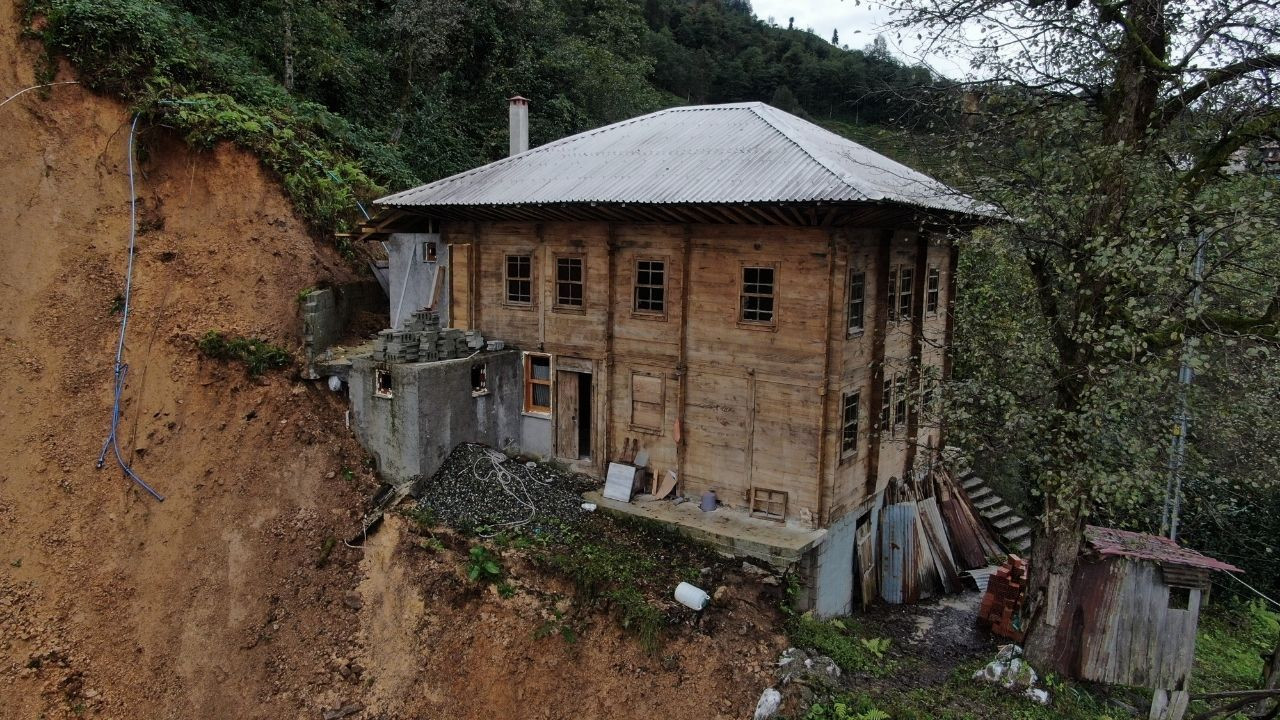 Rize'de heyelanın yaşandığı alan havadan görüntülendi - Sayfa 7