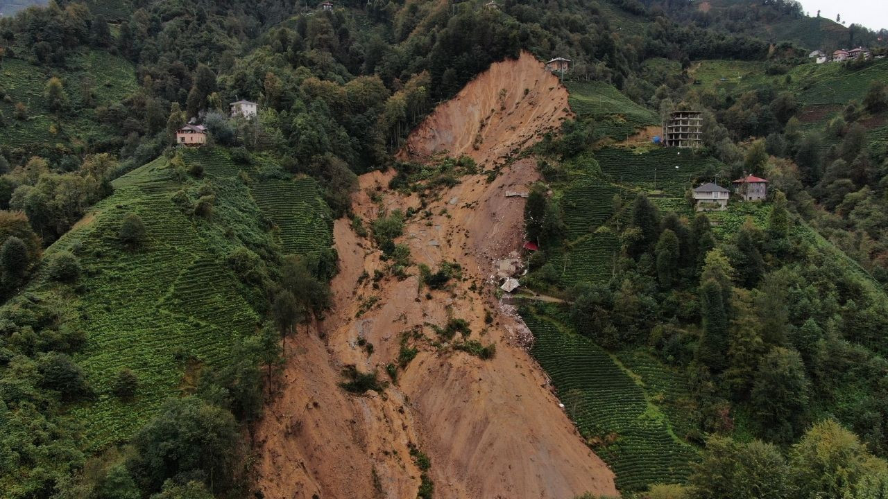 Rize'de heyelanın yaşandığı alan havadan görüntülendi - Sayfa 2