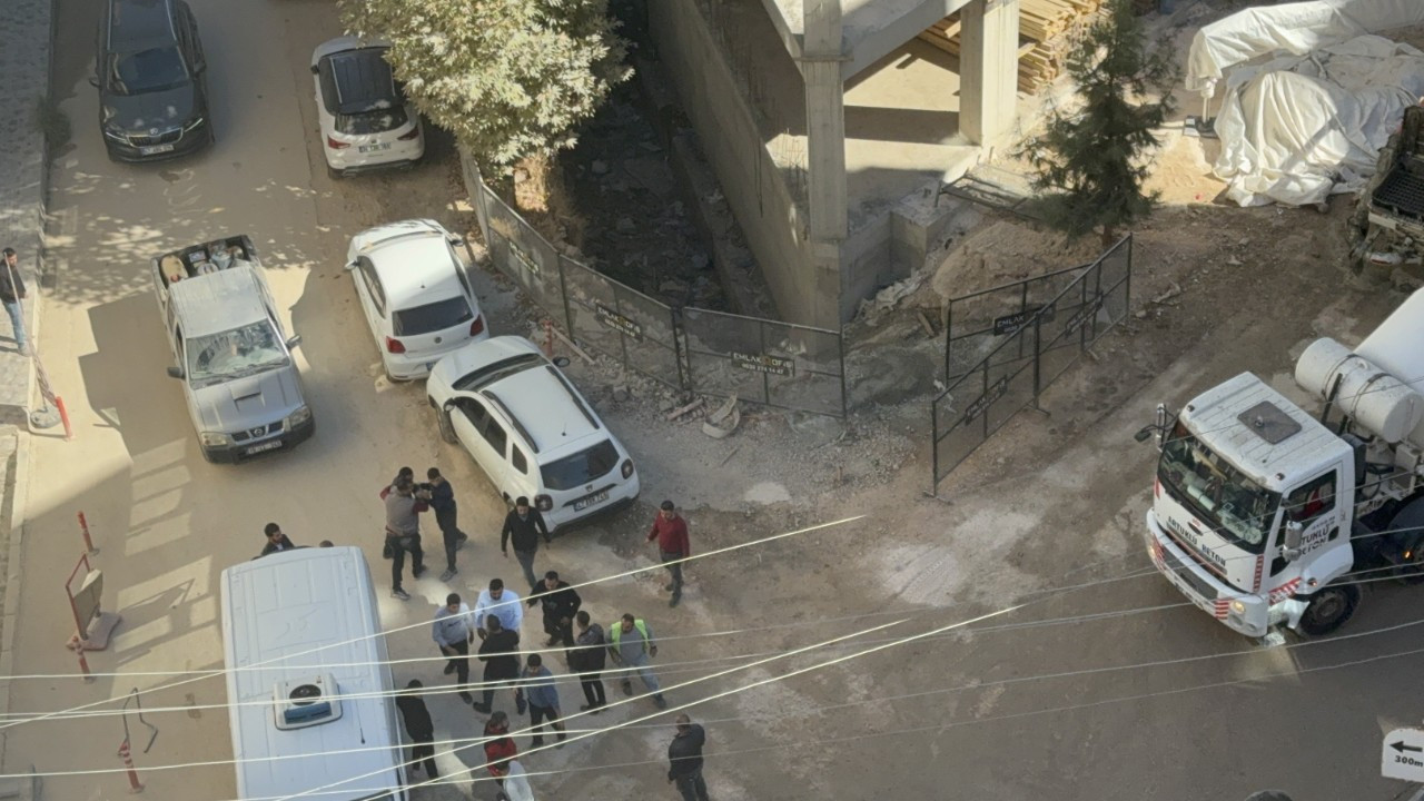 Mardin'de Cadde Ortasında Sopalı ve Yumruklu Kavga