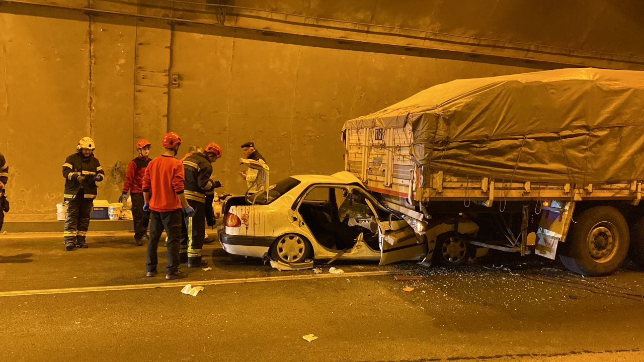 Kocaeli'de Tırın Altına Giren Otomobildeki İki Kişi Yaralandı - Sayfa 10