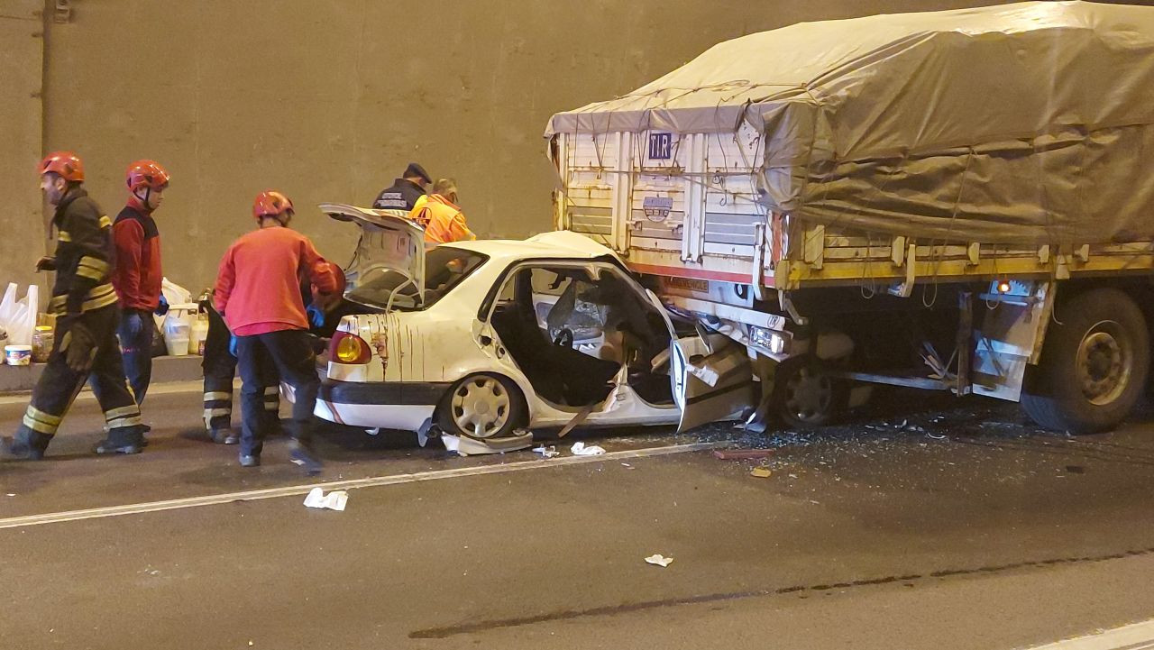 Kocaeli'de Tırın Altına Giren Otomobildeki İki Kişi Yaralandı - Sayfa 5