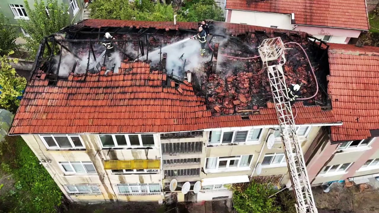 Karabük'te Çatı Katında Yangın Paniği - Sayfa 1