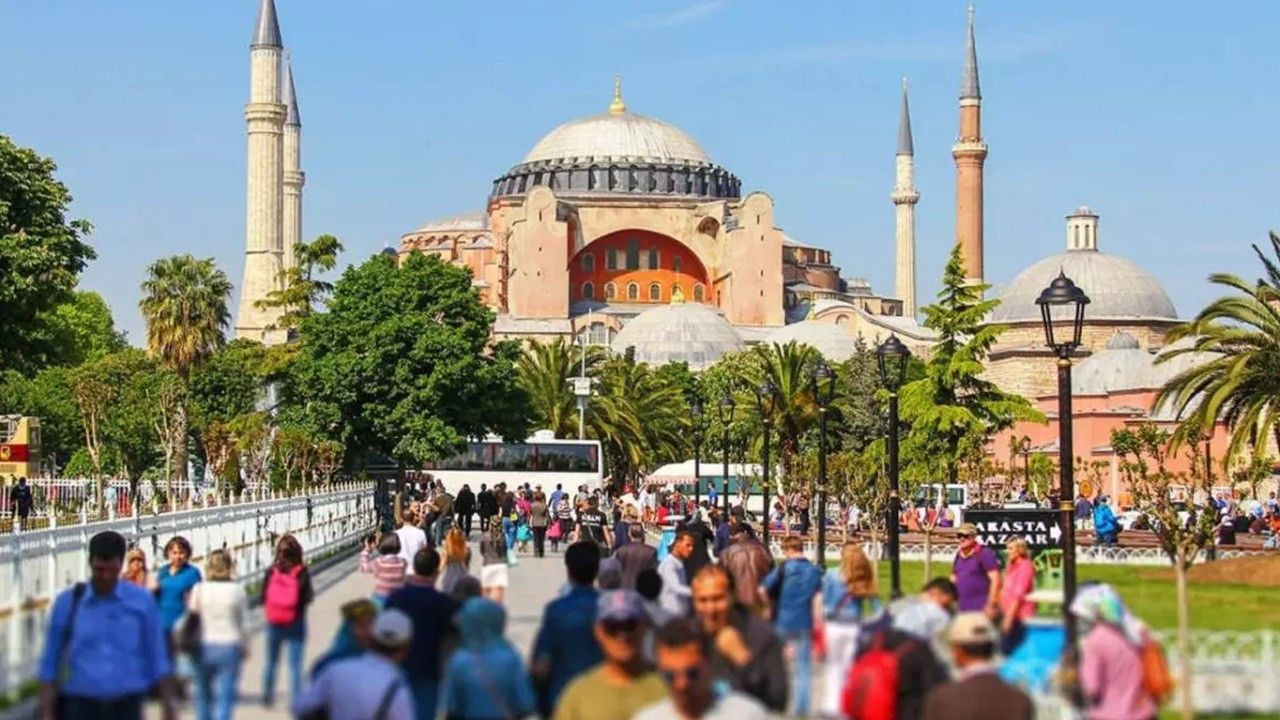 Yerli turistler yılın ikinci çeyreğinde 103,1 milyar lira seyahat harcaması yaptı - Sayfa 6