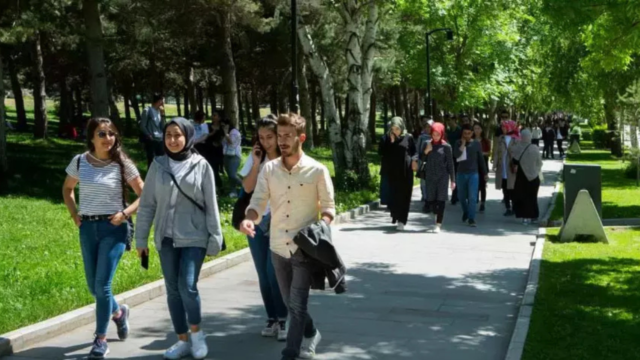 Herkes bu üniversiteyi konuşuyor! Öğrenci sayısı 50 ilin nüfusunda daha fazla