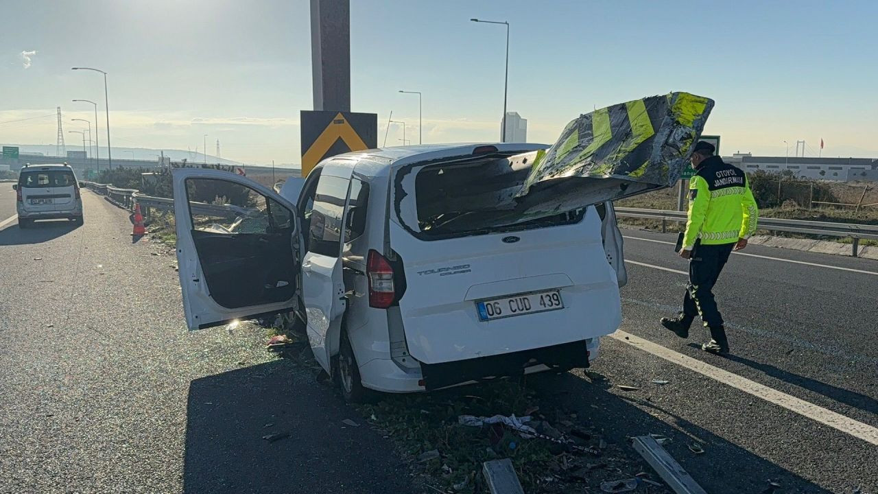 Kocaeli'de hafif ticari araç bariyerlere ok gibi saplandı! - Sayfa 1