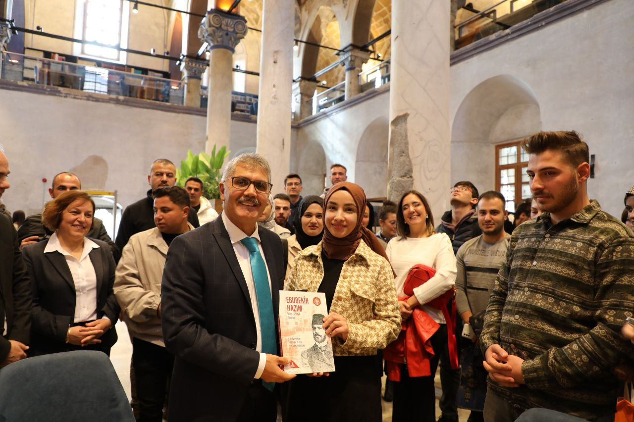 Niğde Valisi Çelik, yazar kimliği ile öğrencilerle buluştu - Sayfa 7