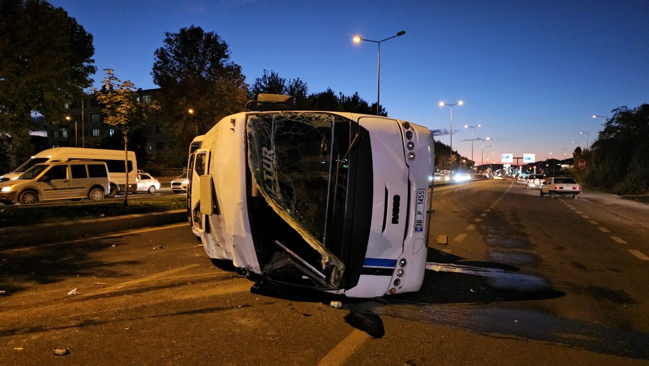 Kayseri'de İşçi Servisi Yan Yattı: 2 Yaralı! - Sayfa 1