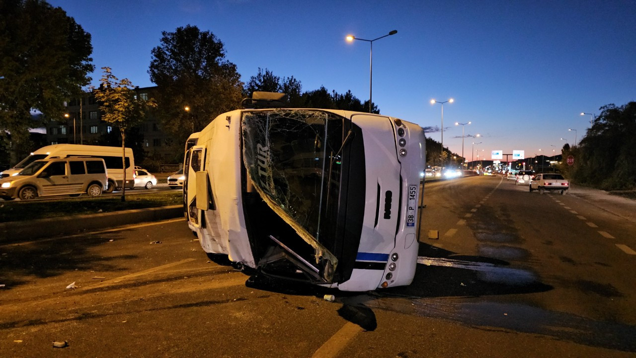 Kayseri'de İşçi Servisi Yan Yattı: 2 Yaralı!