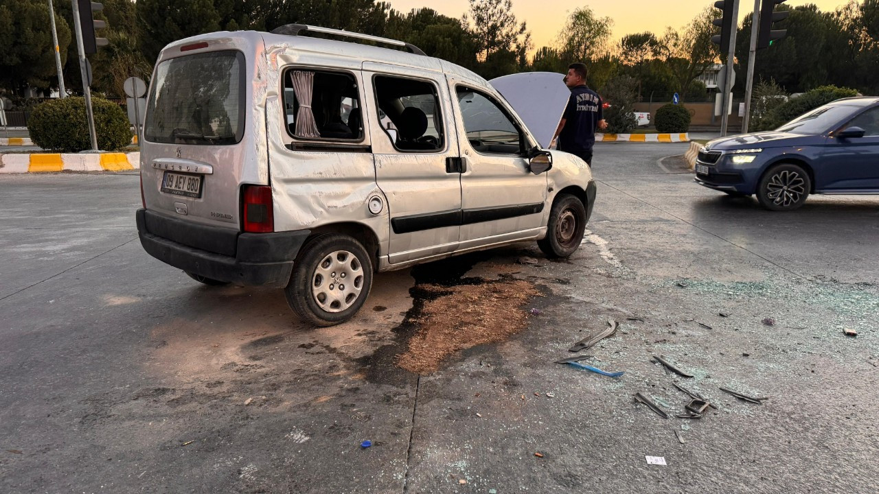 Aydın'da Hafif Ticari Araç Takla Attı: 3 Yaralı