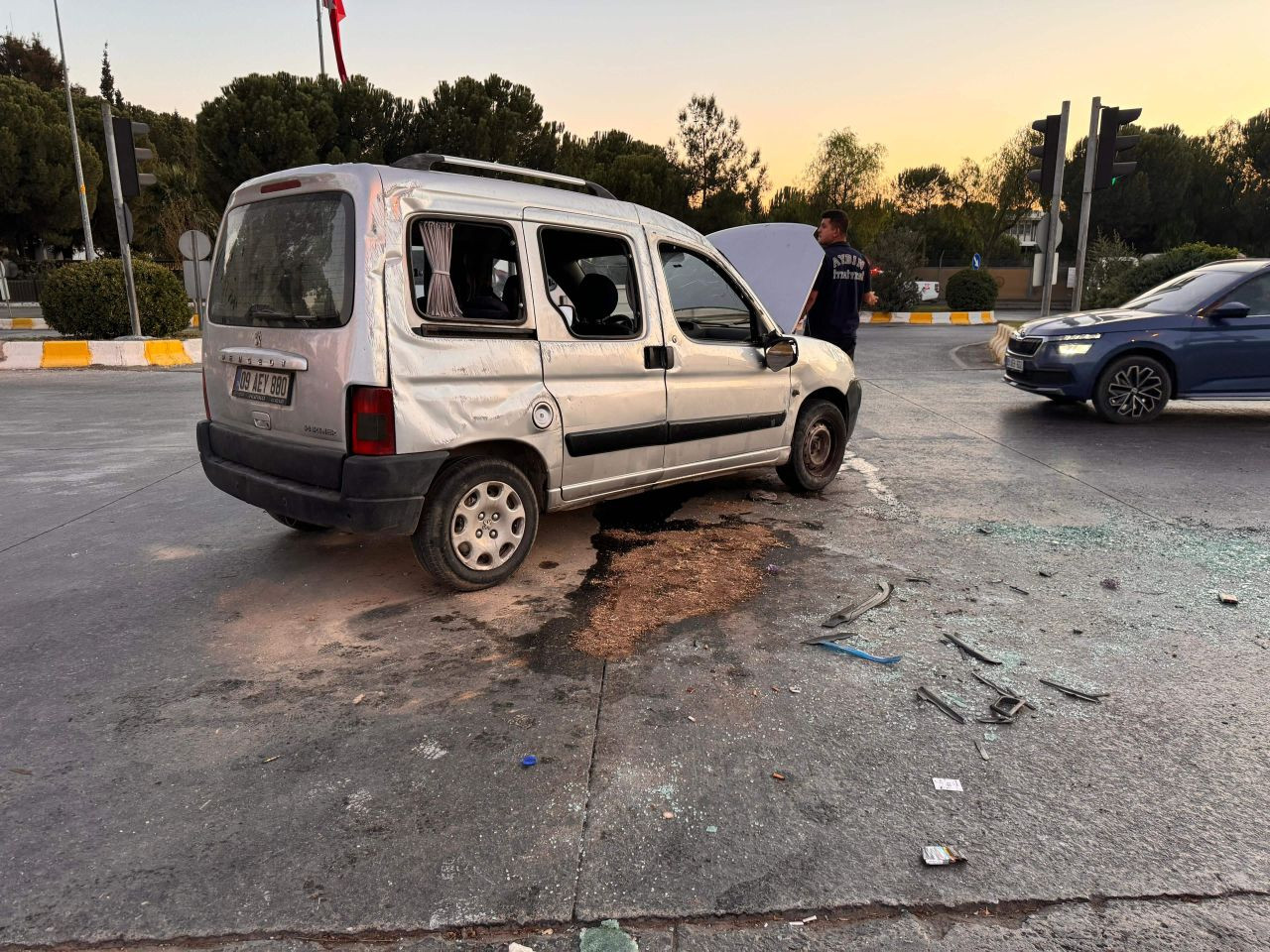 Aydın'da Hafif Ticari Araç Takla Attı: 3 Yaralı - Sayfa 1