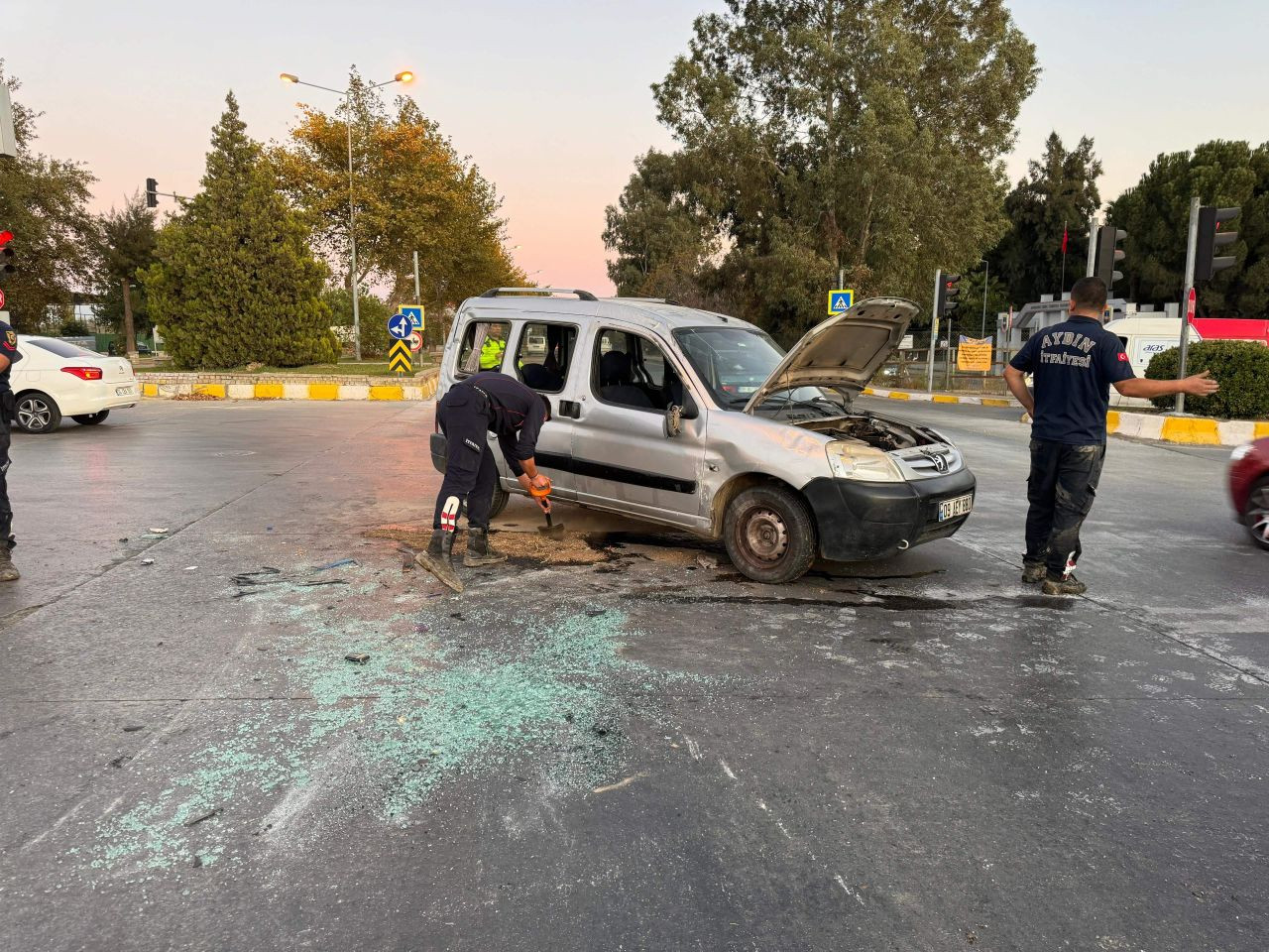 Aydın'da Hafif Ticari Araç Takla Attı: 3 Yaralı - Sayfa 2