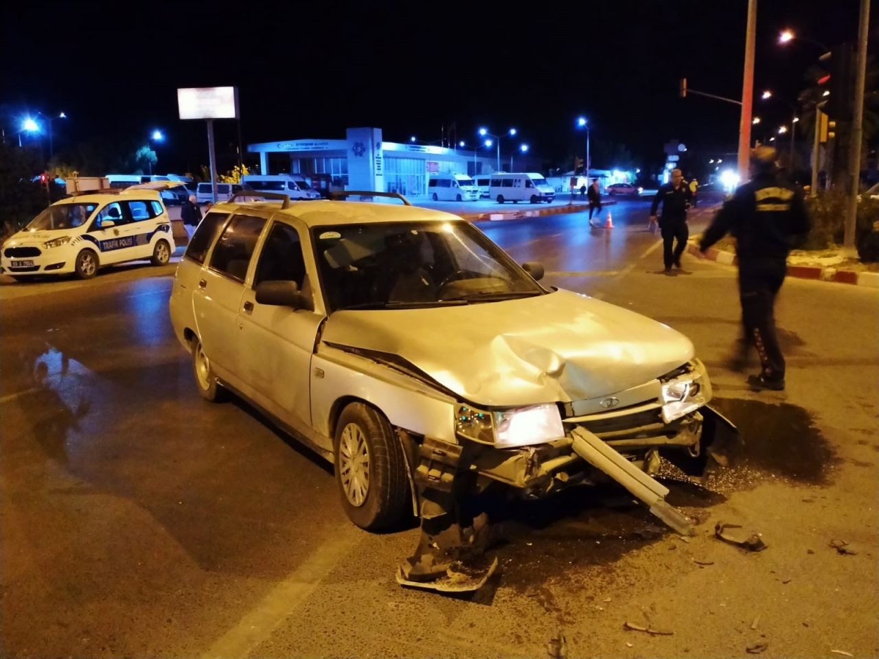 Buharkent’te Ticari Araçla Otomobil Çarpıştı, 3 Kişi Yaralandı - Sayfa 2