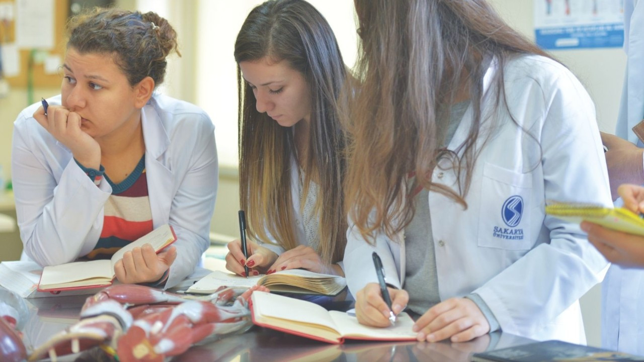 Sakarya Üniversitesi Sağlıkta Yapay Zekanın Yükselen Potansiyelini Araştırdı