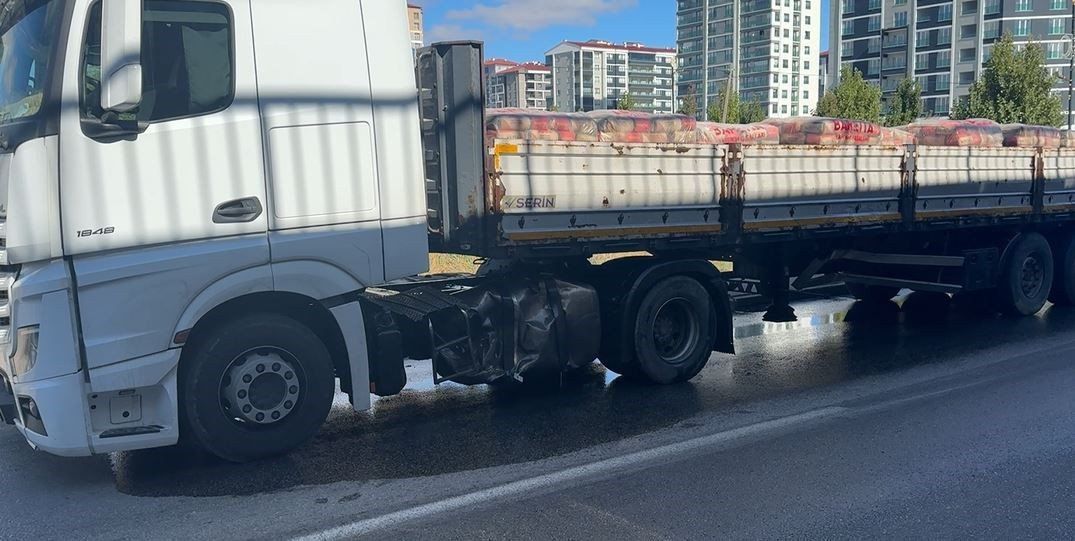 Tırla Çarpıştı Milyonluk Cip Hurdaya Döndü! - Sayfa 1