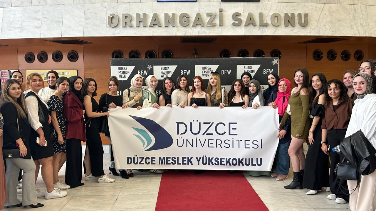 Düzce'de Moda yarışmasında finale kaldı.