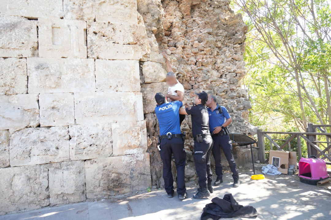 Antalya'da surlara çıkan vatandaş polisleri harekete geçirdi - Sayfa 1