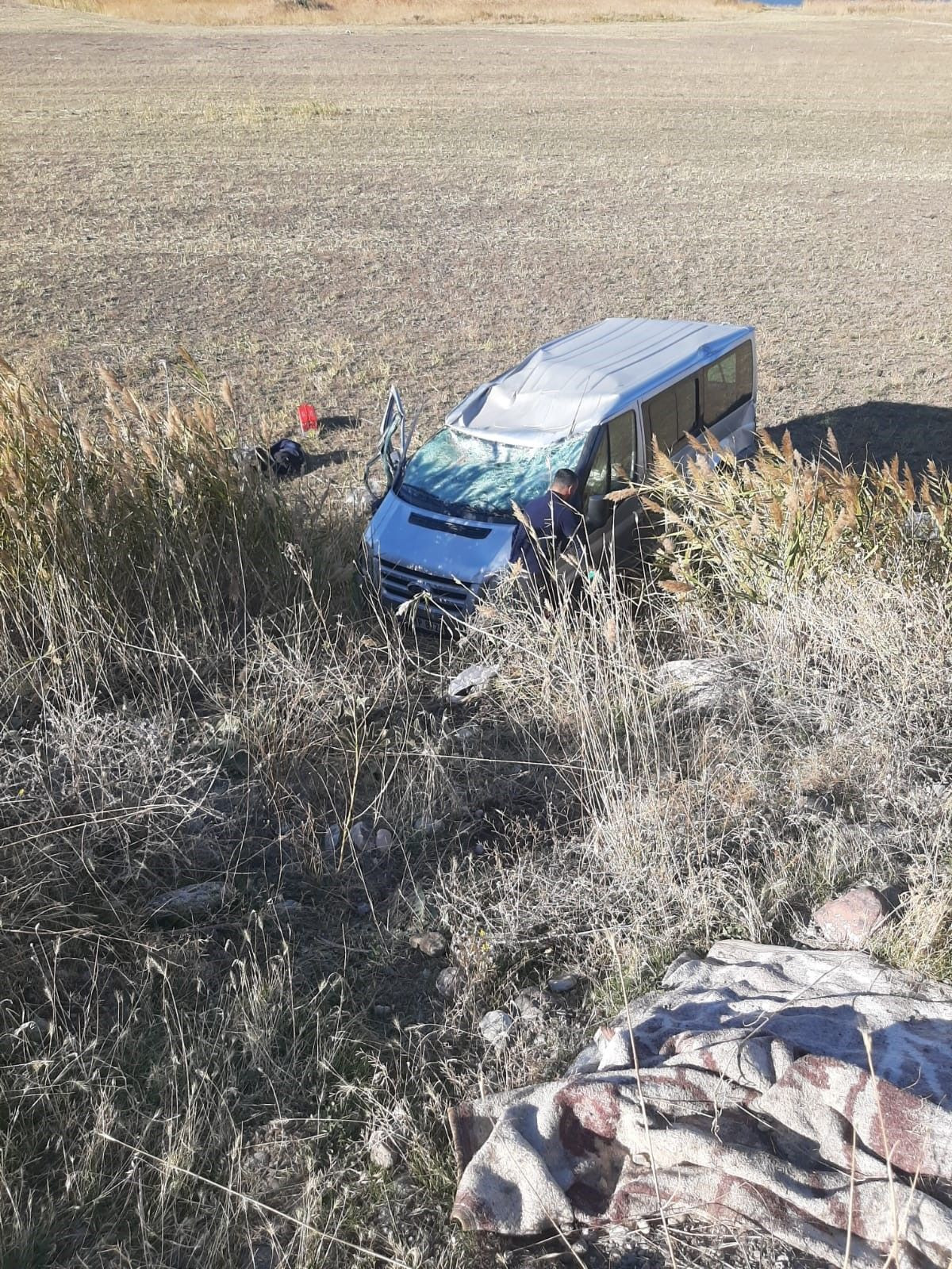 Minibüs yoldan çıktı: 1 yaralı - Sayfa 1