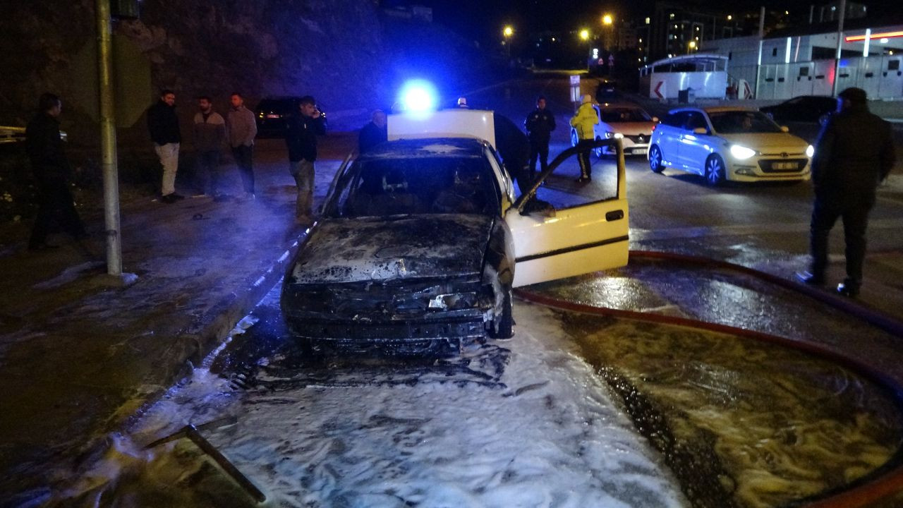 Yozgat'ta Seyir Halindeki Otomobil Alev Aldı - Sayfa 1