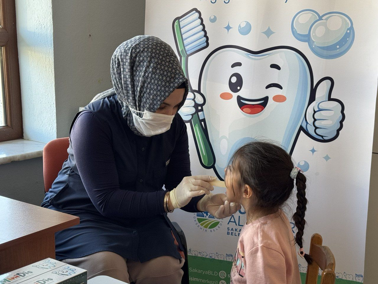 Büyükşehir Taraklı'da Anaokulu Öğrencilerine Diş Taraması Yaptı - Sayfa 1