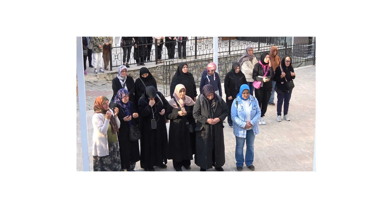 Yalova'da evinde çalışanları tarafından vahşice öldürülen girişimci kadın toprağa verildi - Sayfa 8