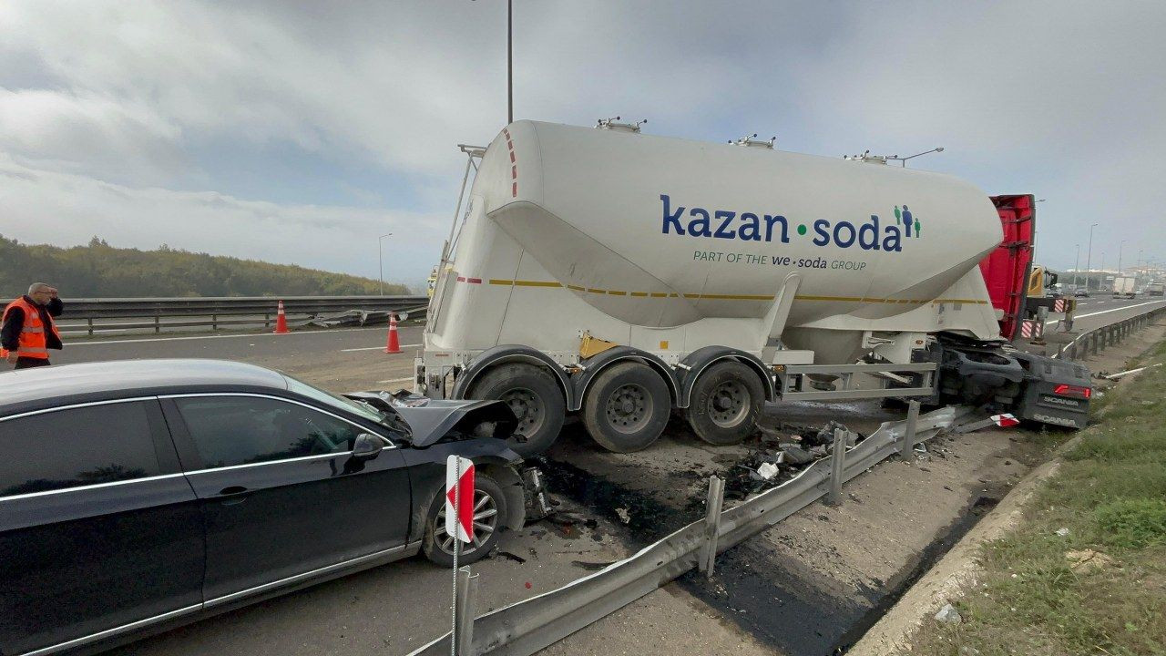 TEM'de korkutan kaza!  Kontrolden çıkan tanker otomobile çarptı: 2 yaralı - Sayfa 6