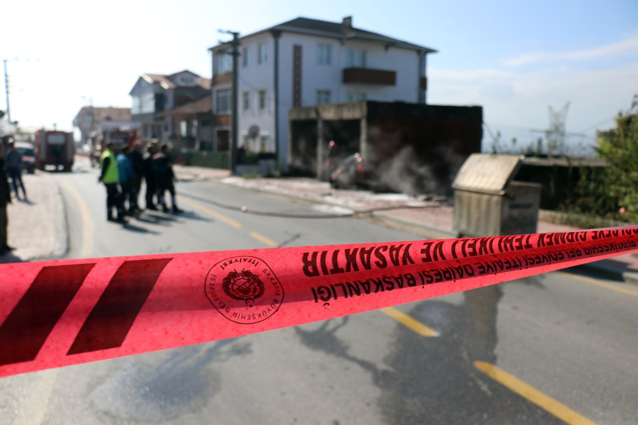 Sakarya' da  çıkan yangın doğalgaz borusunu patlattı - Sayfa 1