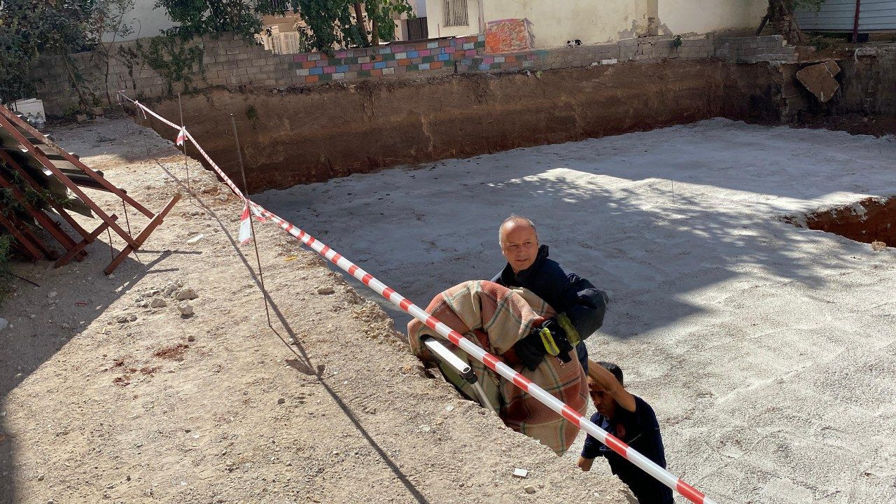 Görme ve işitme engelli 'Çarşaf' adlı köpek inşaat sahasına düştü, battaniyeye sarılarak kurtarıldı - Sayfa 9