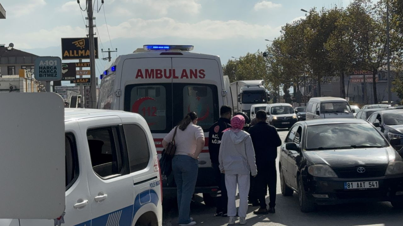 Düzce'de halk otobüsü ile otomobil çarpıştı: 2 yaralı - Sayfa 4