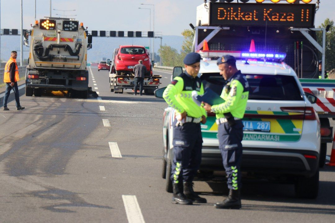 Sakarya'da feci kaza! Kuzey Marmara Otoyolu'nda iki otomobil çarpıştı: 4 ağır yaralı - Sayfa 3