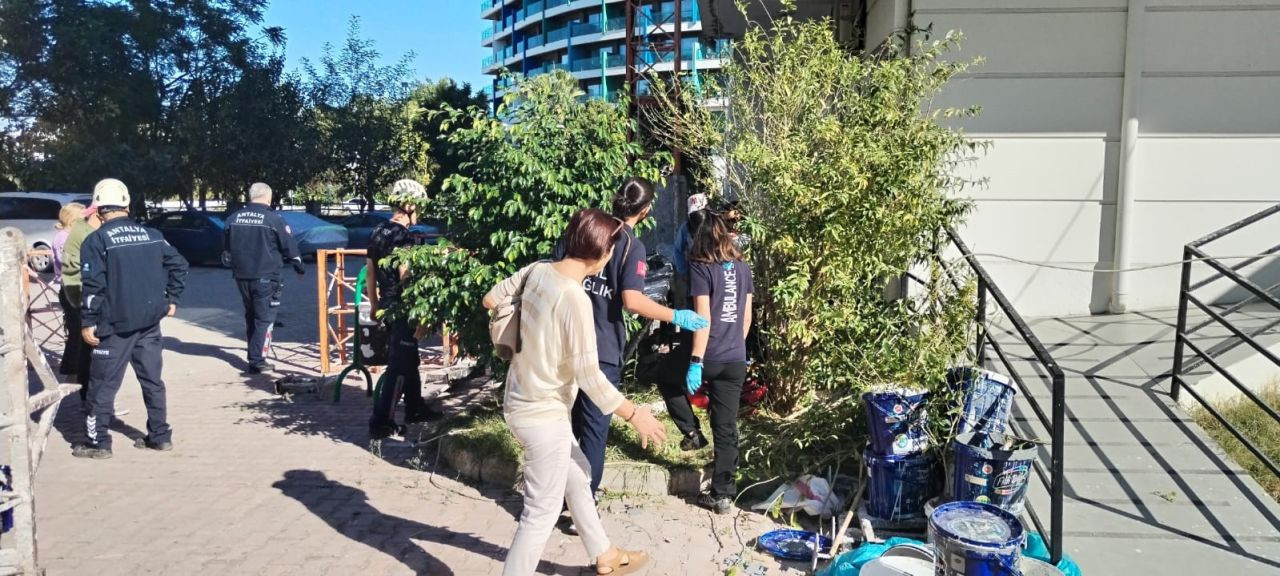 "Antalya'da Dehşet Anları: İnşaat İskelesi Çöktü, 2 İşçi Yaralı!" - Sayfa 7