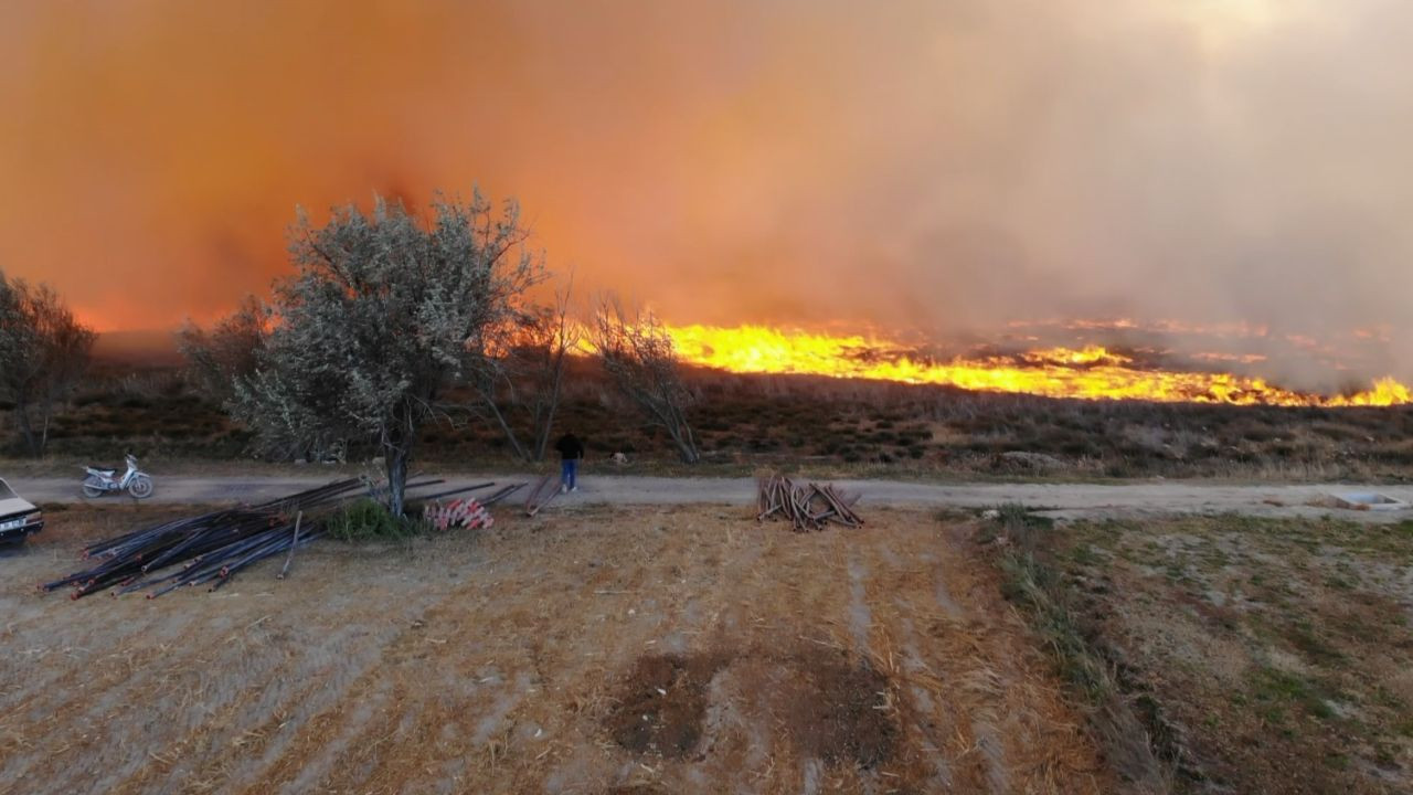 Aksaray'da 400 Dönümlük Mısır Tarlası ve Merada Yangın Korkuttu - Sayfa 6