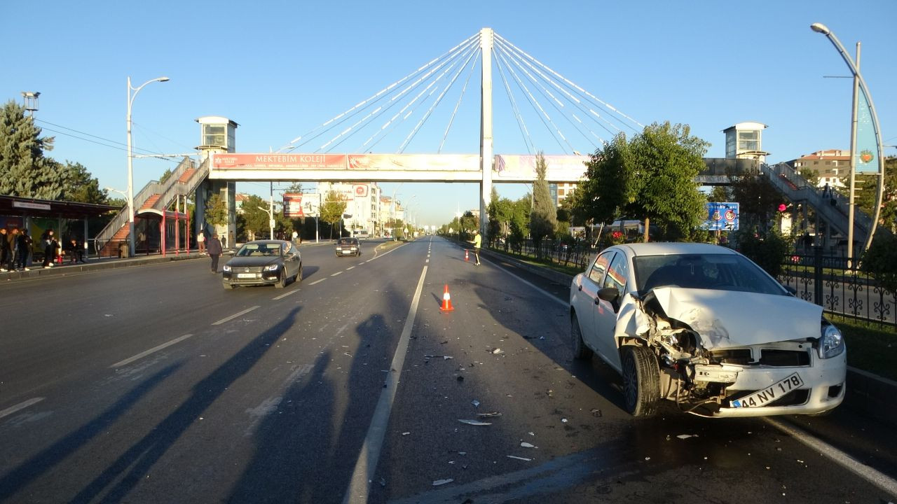 Malatya'da İki Otomobilin Çarpıştığı Kazada 1 Yaralı - Sayfa 5