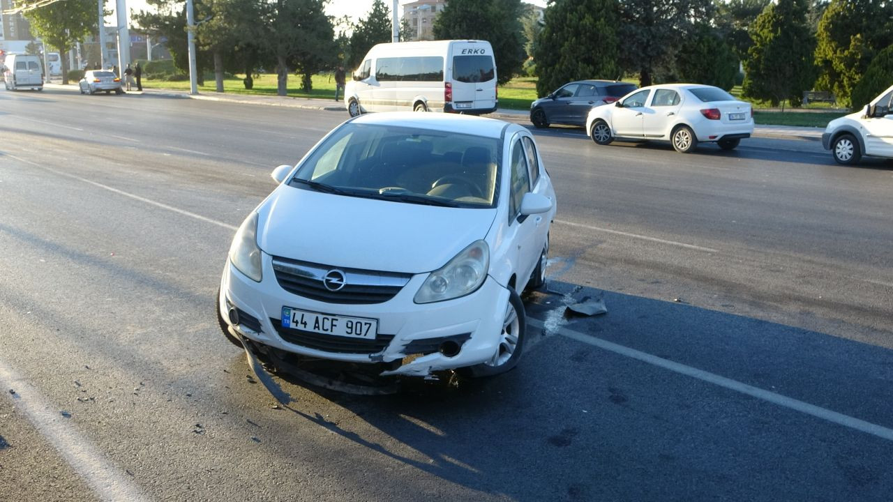 Malatya'da İki Otomobilin Çarpıştığı Kazada 1 Yaralı - Sayfa 6