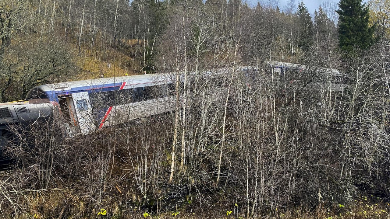 Norveç'te Yolcu Treni Raydan Çıktı: 1 Ölü, 4 Yaralı