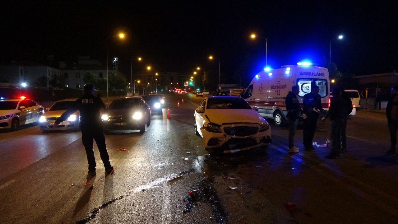 Malatya'da 3 Araçlı Zincirleme Kaza: Savaş Alanı Gibi, 4 Yaralı - Sayfa 5