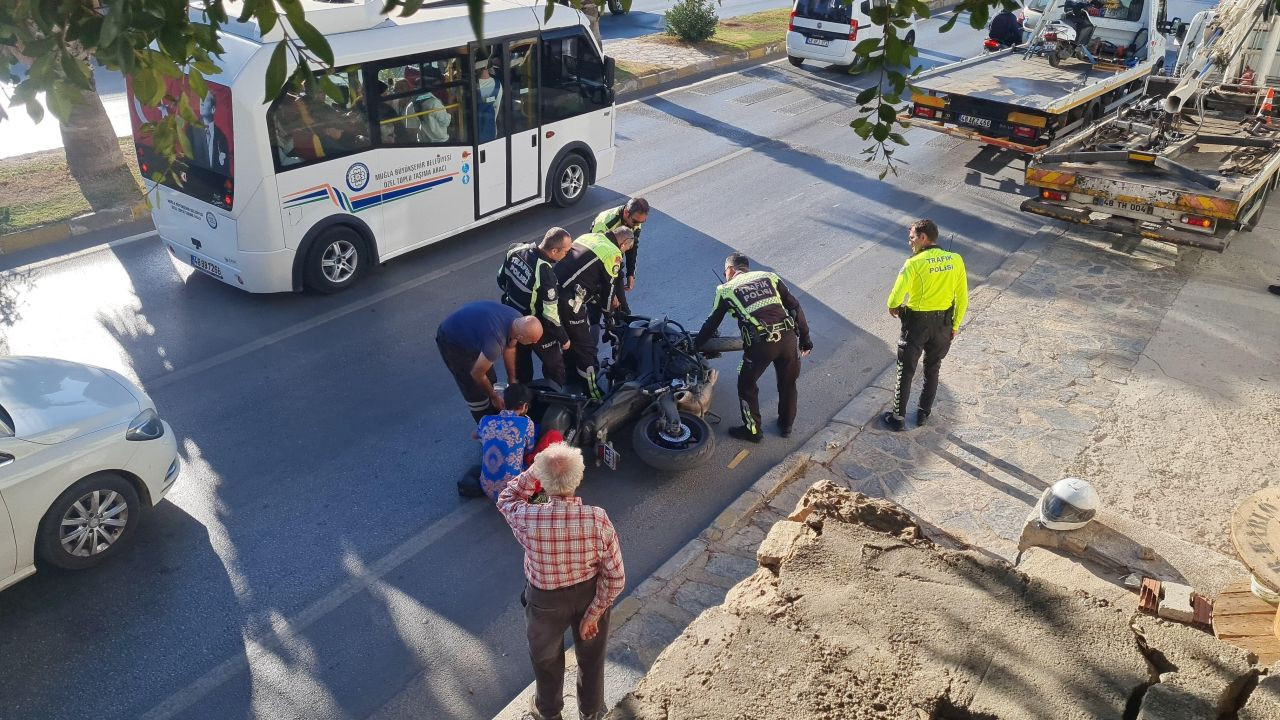 Polis Motosikletini Tekmeleyip Devrilen Kadın Gözaltına Alındı! - Sayfa 3