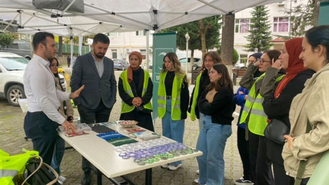 Yeşilay Sakarya, SUBÜ Hendek MYO' da zararlı alışkanlıkları anlattı